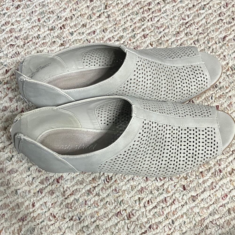 Stylish Gray Perforated Women's Heel